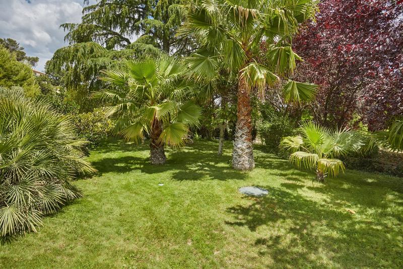 Maison - 240 m² - 9 pièces