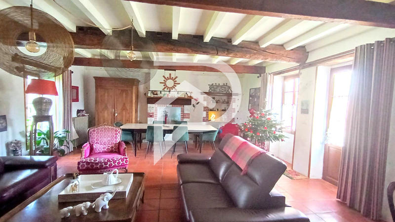 Maison - 180 m² - 8 pièces