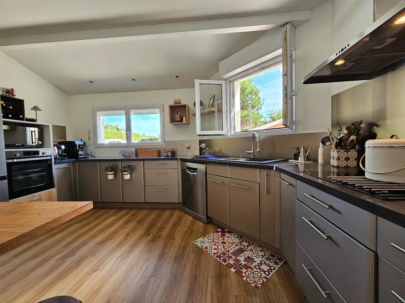 Maison - 95 m² - 5 pièces