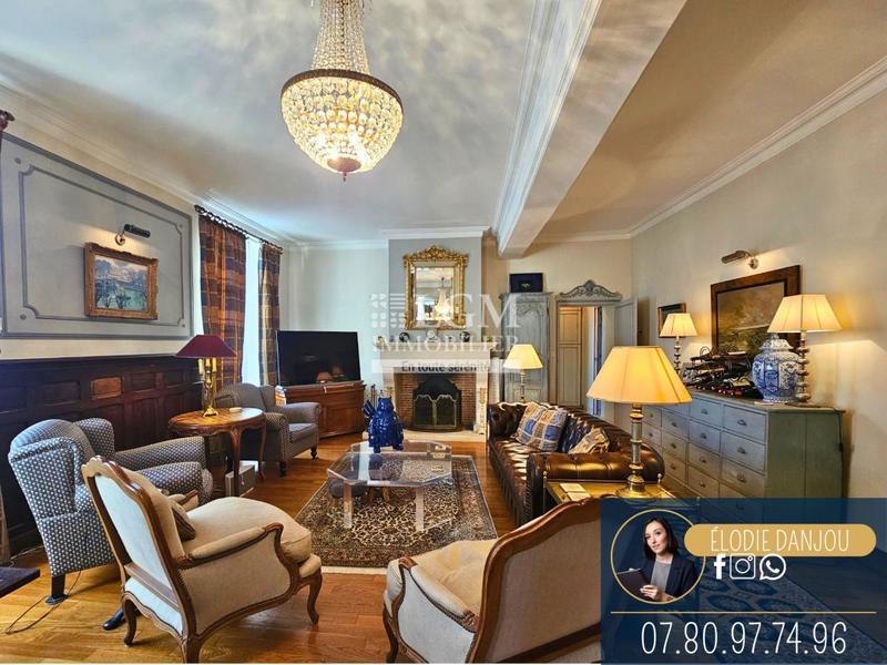 Demeure - 265 m² - 7 pièces