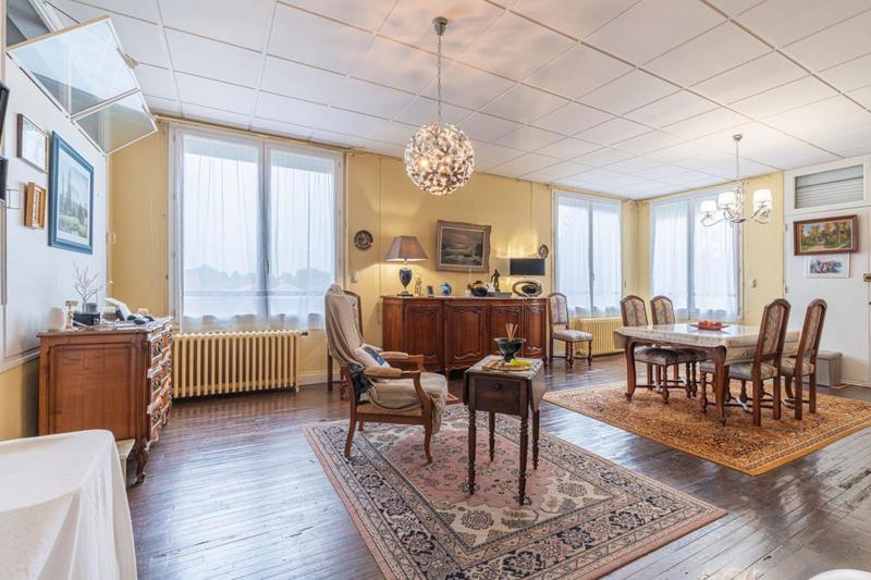 Maison - 302 m² - 8 pièces