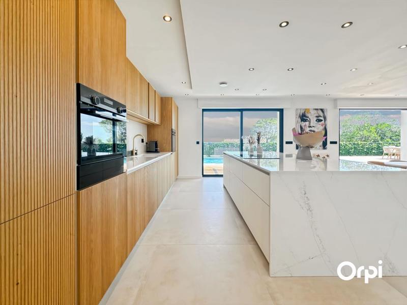 Villa - 242 m² - 5 pièces