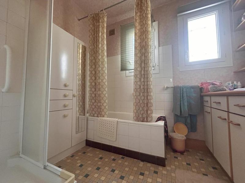 Maison traditionnelle - 102 m² - 5 pièces