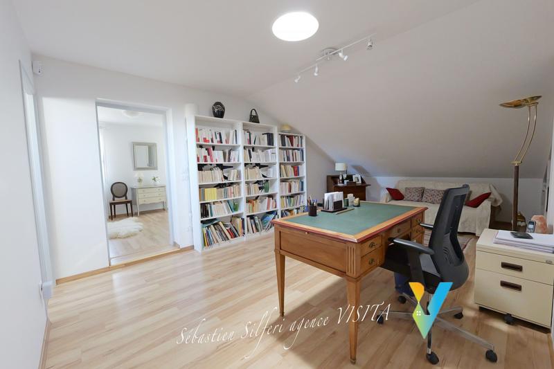 Maison - 195 m² - 9 pièces