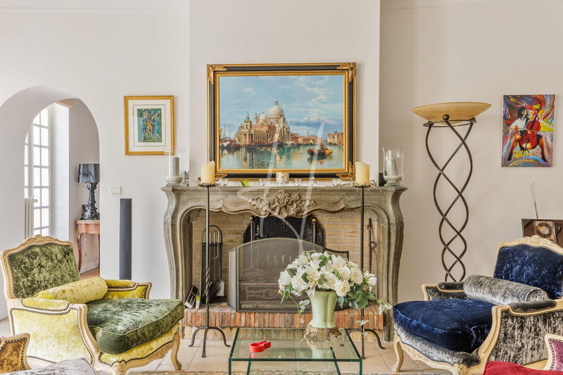 Maison ancienne - 444 m² - 9 pièces