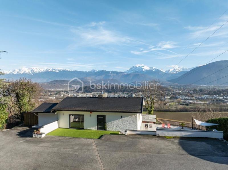 Maison - 200 m² - 6 pièces