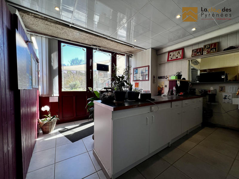 Local commercial - 194 m² - 8 pièces
