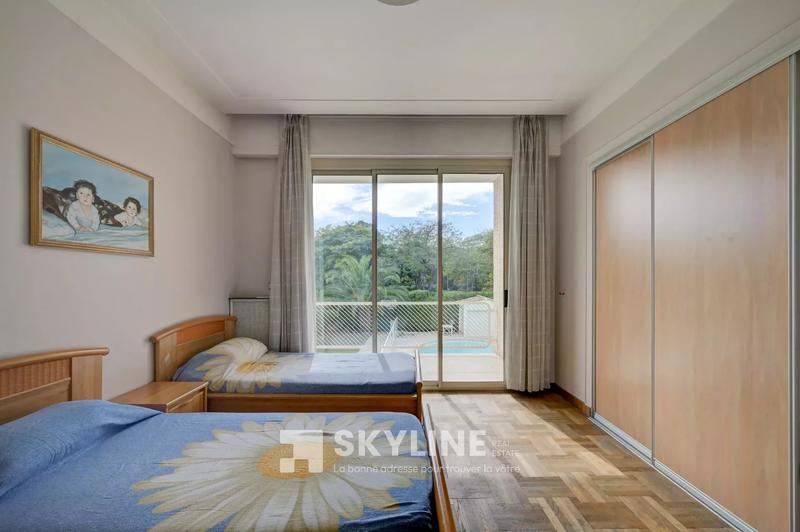 Villa - 285 m² - 9 pièces