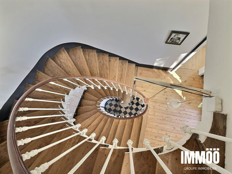 Maison - 352 m² - 8 pièces