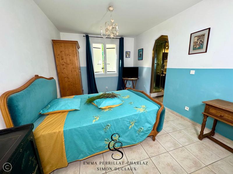 Maison - 400 m² - 16 pièces