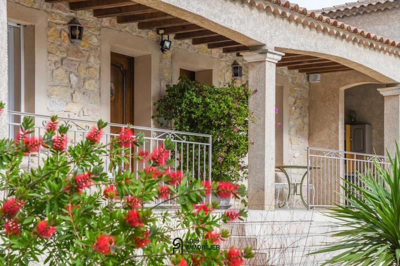 Villa - 244 m² - 10 pièces