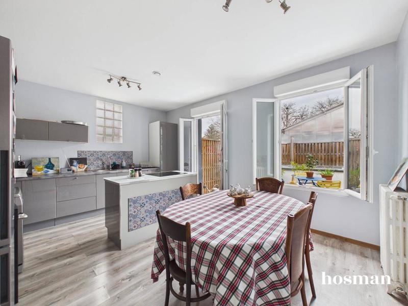 Maison - 225 m² - 7 pièces