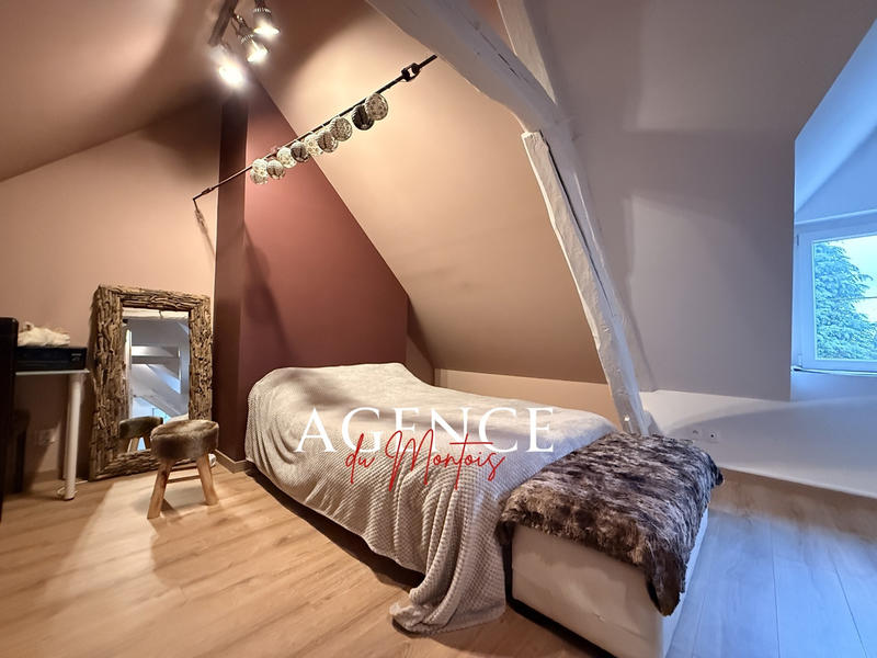 Maison - 205 m² - 5 pièces