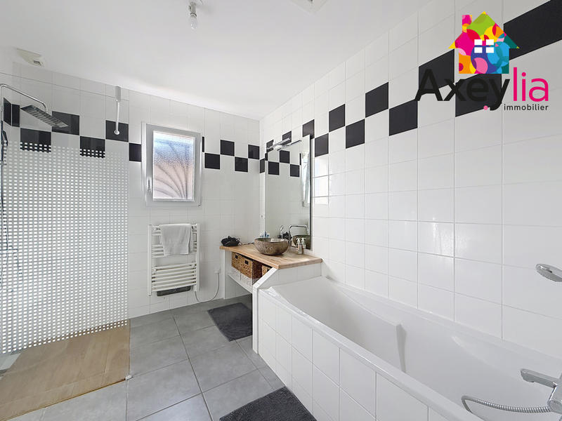 Maison - 95 m² - 5 pièces