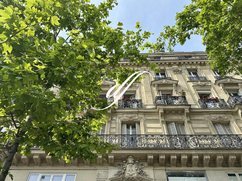 Local commercial - 178 m² - 9 pièces