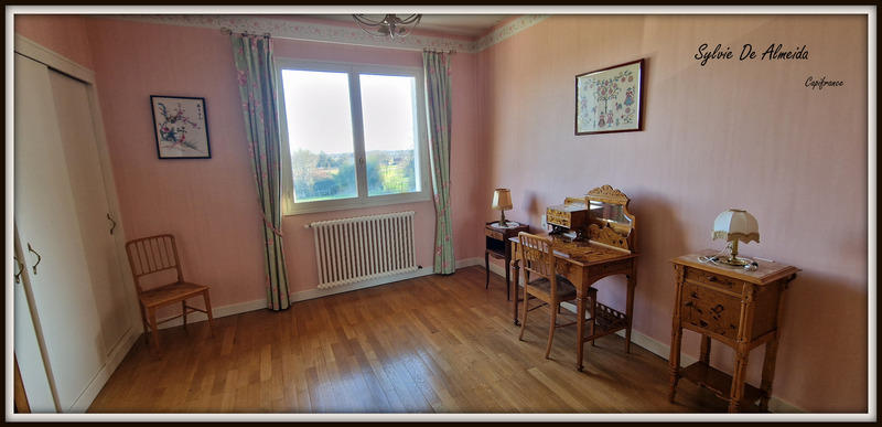 Maison - 270 m² - 8 pièces