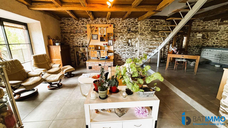 Maison - 373 m² - 8 pièces