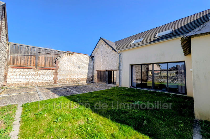 Maison - 220 m² - 8 pièces