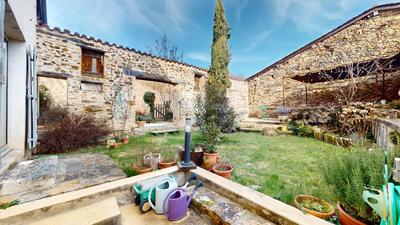 Maison - 240 m² - 5 pièces