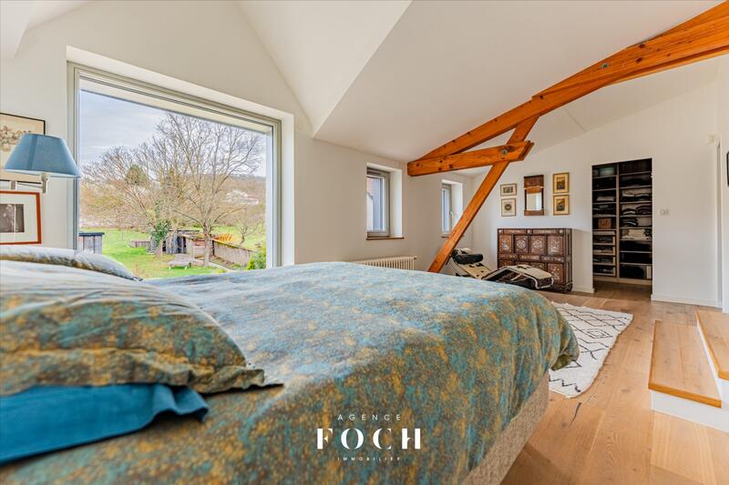 Maison - 240 m² - 7 pièces