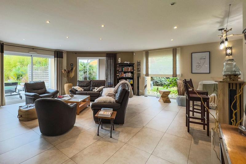 Villa - 240 m² - 6 pièces