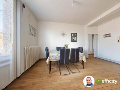 Maison - 240 m² - 12 pièces