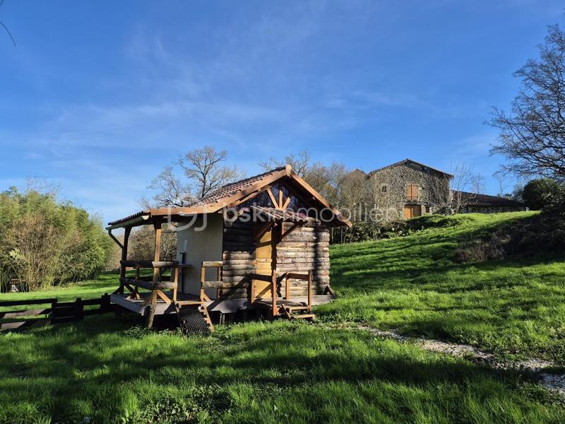 Propriété - 210 m² - 7 pièces