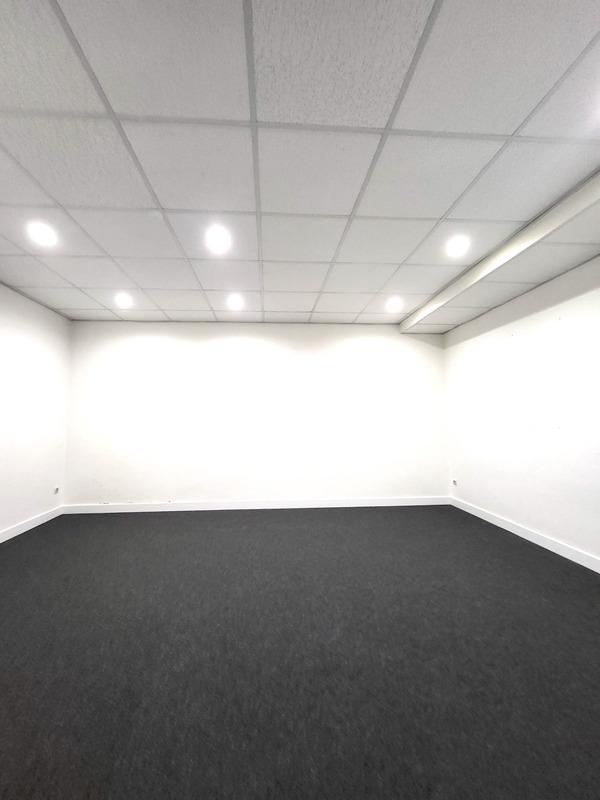 Local commercial - 150 m² - 5 pièces