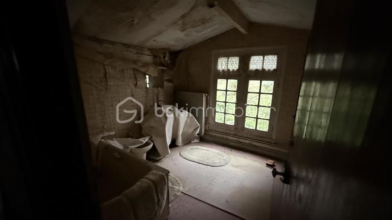 Maison - 890 m² - 8 pièces