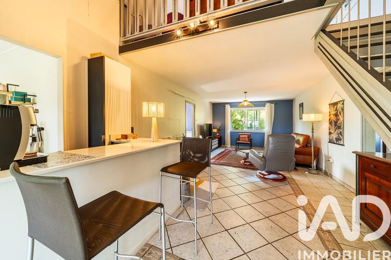 Maison - 235 m² - 7 pièces