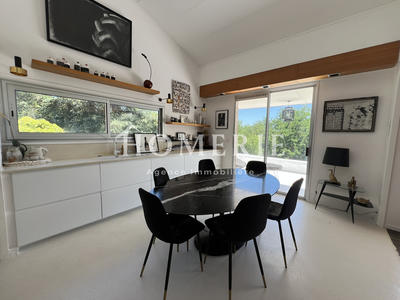 Maison - 215 m² - 7 pièces