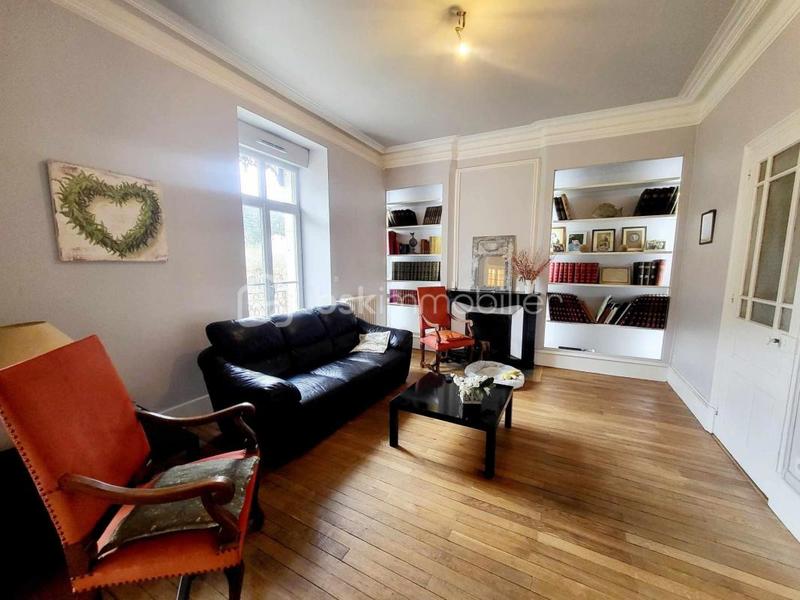 Maison - 376 m² - 19 pièces