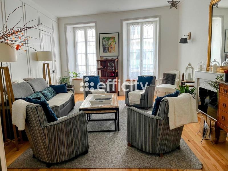 Maison - 210 m² - 8 pièces