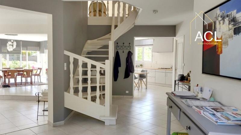 Villa - 250 m² - 8 pièces