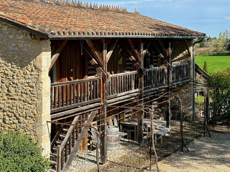 Maison en pierre - 222 m² - 9 pièces