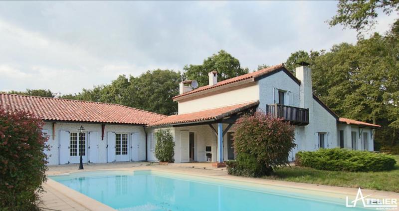 Propriété - 290 m² - 8 pièces