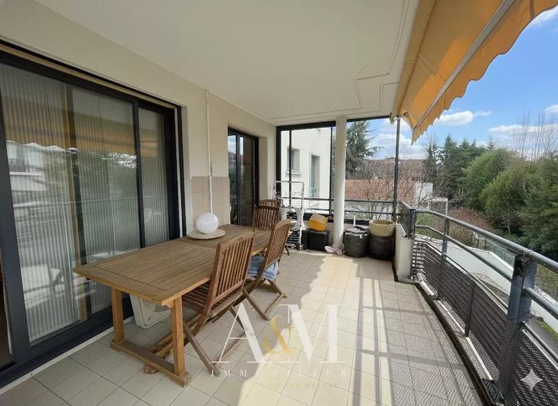 Appartement - 90 m² - 4 pièces