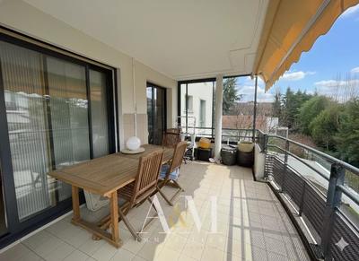 Appartement - 90 m² - 4 pièces