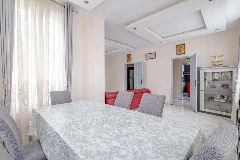 Maison - 200 m² - 5 pièces