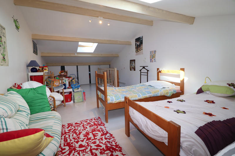 Maison - 220 m² - 12 pièces