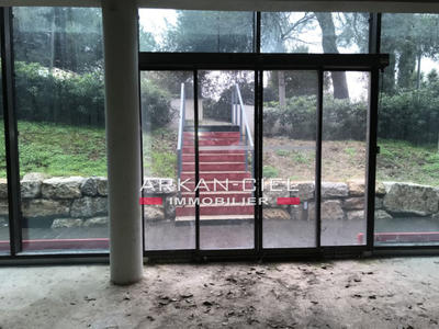 Local commercial - 200 m²