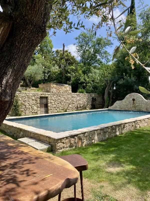 Propriété - 230 m² - 10 pièces