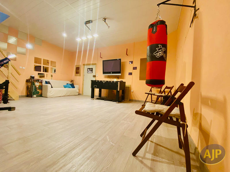 Maison - 315 m² - 10 pièces