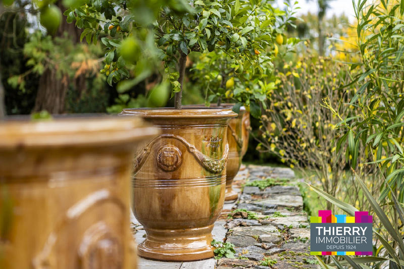 Demeure - 268 m² - 10 pièces