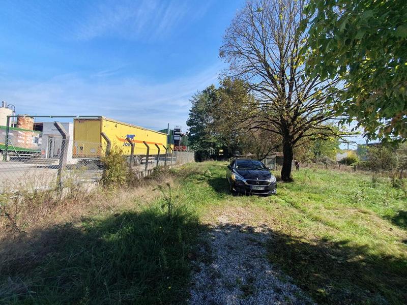 Terrain constructible - 3 323 m²