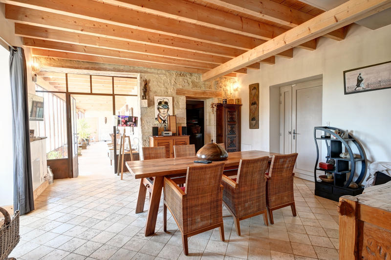 Maison - 374 m² - 13 pièces