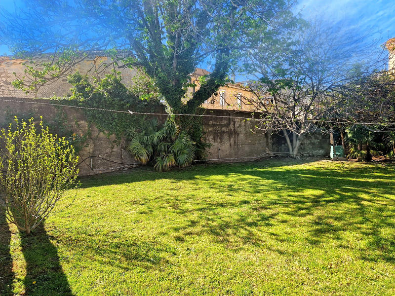 Maison - 221 m² - 8 pièces