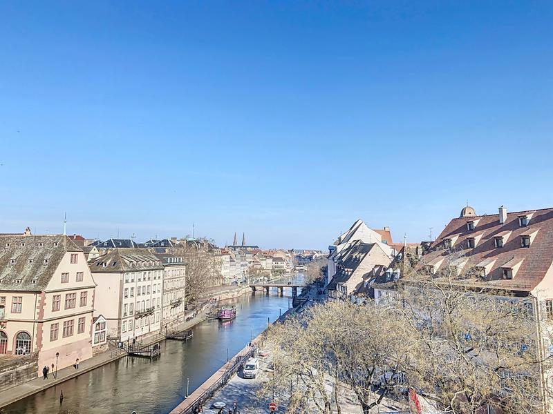 Local d'activités - 348 m² - 14 pièces