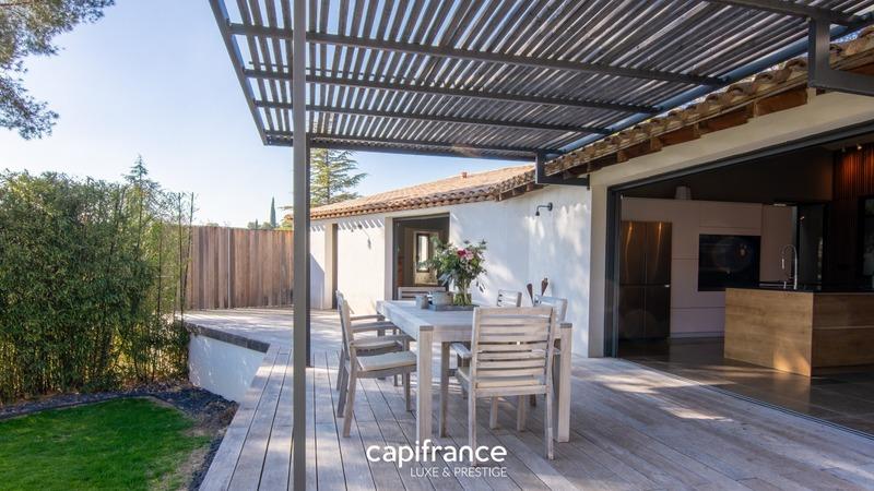 Propriété - 342 m² - 10 pièces