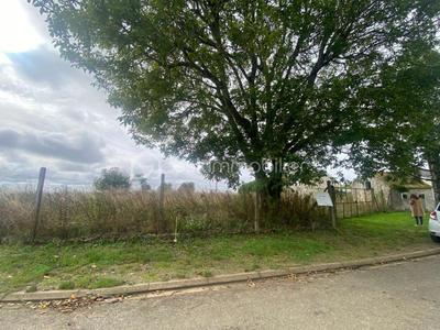 Terrain constructible - 735 m²